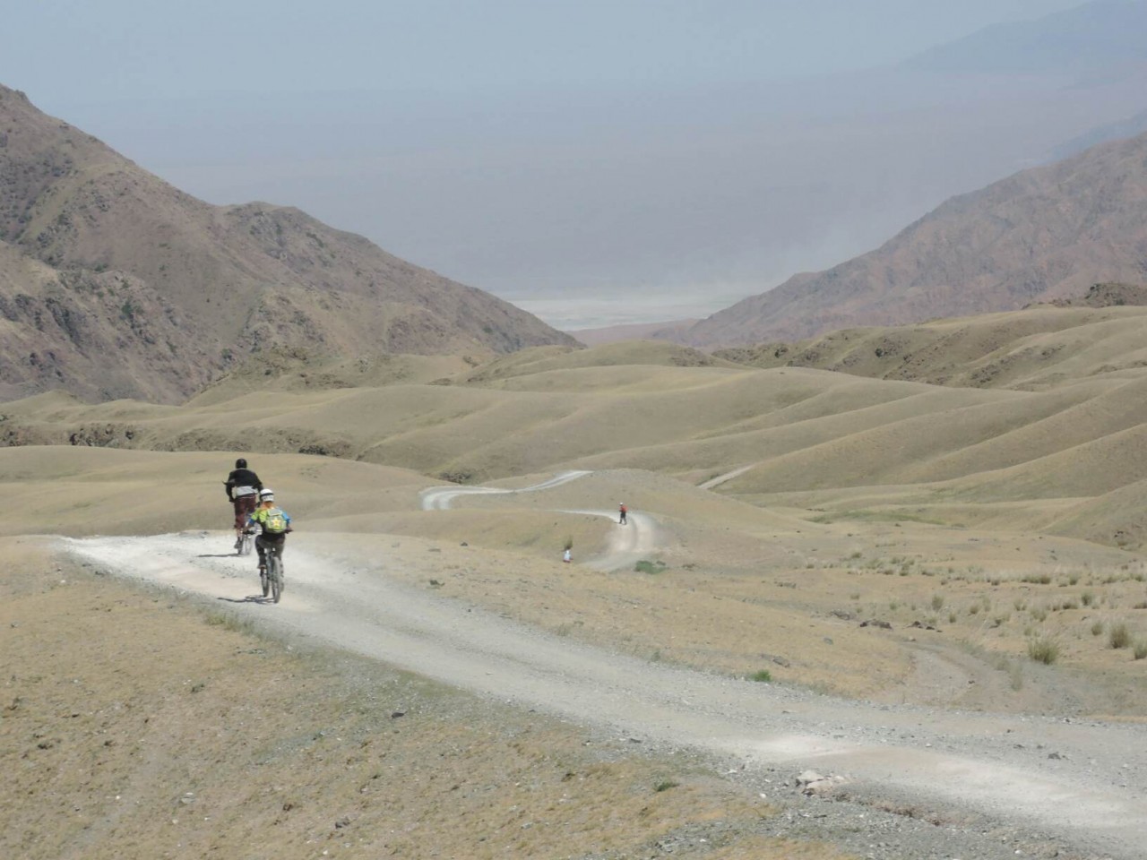 Road to Bartogay Lake